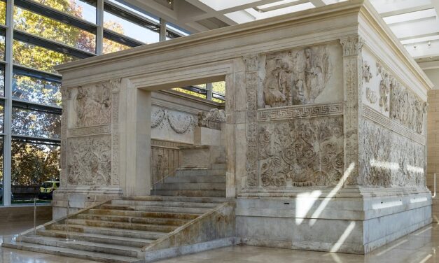 Le foto di Helmut Newton sbarcano al Museo dell’Ara Pacis