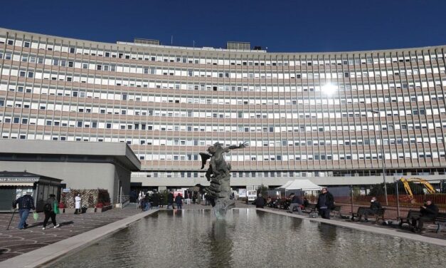 Nuovo successo all’ospedale universitario Sant’Andrea: primo intervento al mondo di ricostruzione di trachea e arteria anonima