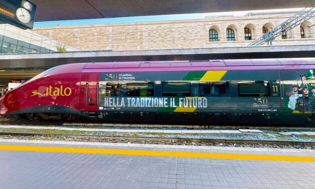 Debutta a Roma il treno Italo con la livrea speciale “Guardia di Finanza”