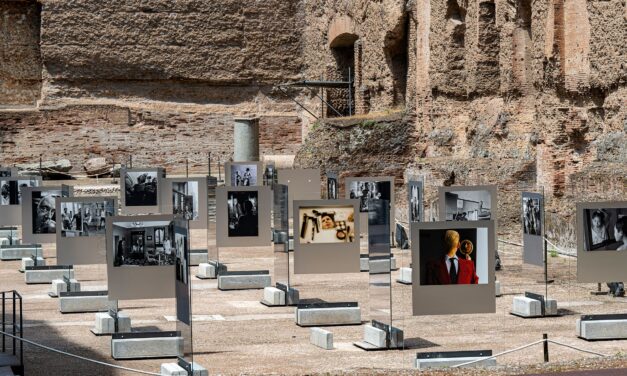 Alle Terme di Caracalla la mostra Narciso. La fotografia allo specchio