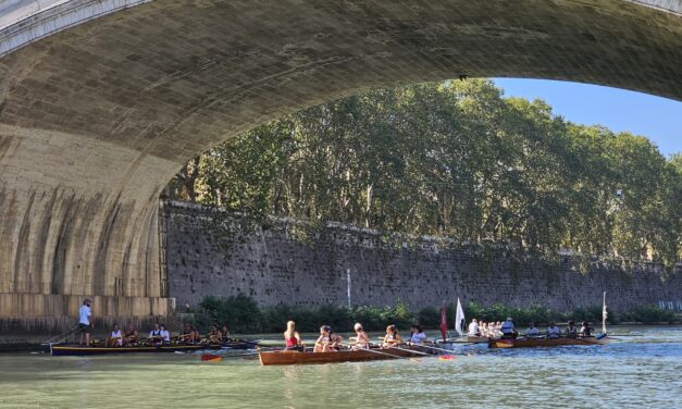 Il Circolo Canottieri Roma partecipa alla Vogalonga Tiberina