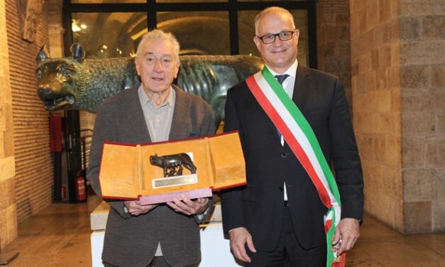La leggenda del cinema Robert De Niro riceve la Lupa Capitolina