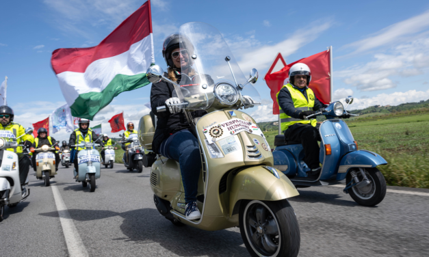 La Vespa festeggia a Roma i suoi 80 anni
