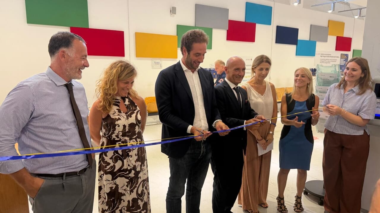 Agenzia sociale per l’abitare taglio del nastro